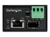 StarTech.com PoE + Industrial Media Converter 30W - Medienkonverter LWL Kupfer - Singlemode-/Multimode Glasfaser auf Kupfer Gigabit Ethernet - Mini/Kompaktgröße - IP-30/ -40°C bis 75°C (IMC1GSFP30W)