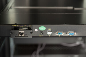 DIGITUS 17" LCD KVM Konsole, 8-Port VGA, deutsche Tastatur